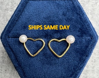 Heart earrings with pearl jackets in rose gold and yellow gold coat. Sterling silver earring studs for her. Bridesmaid gift. Wedding gift.
