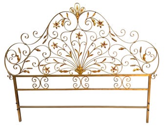 Cama doble de hierro forjado dorado