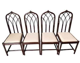 Cuatro sillas de bambú y cuero de la década de 1980.