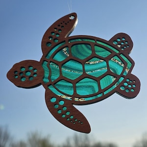 Wooden Sea Turtle Suncatcher with Transparent Acrylic Background, Beach House Decor, Ocean Animal Gift, Unique Window Hanging
