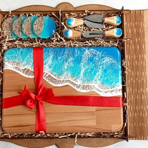 Personalized Wedding Gift for Couple, Ocean Resin Cheese Board, Charcuterie Board, Beach House Decor