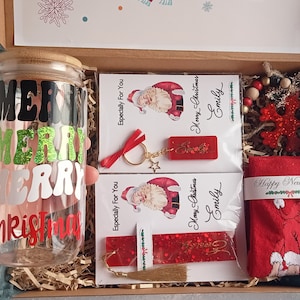 Scatola regalo di Natale personalizzata, tazza di vetro di Natale con coperchio e cannuccia, cesto regalo per le feste, portachiavi in resina e segnalibro, regalo divertente