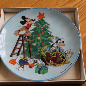 Disney Characters &quot;Sneak Preview&quot; Christmas Collectors Plate by Schmid