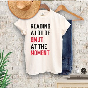 Smut Shirt Lese T-Shirt Smut Leser Geschenk würziges Buch und dunkle Romantik Leser Shirt Bücherwurm Geschenk für Frauen BookTok Shirt dunkle Romantik Geschenk