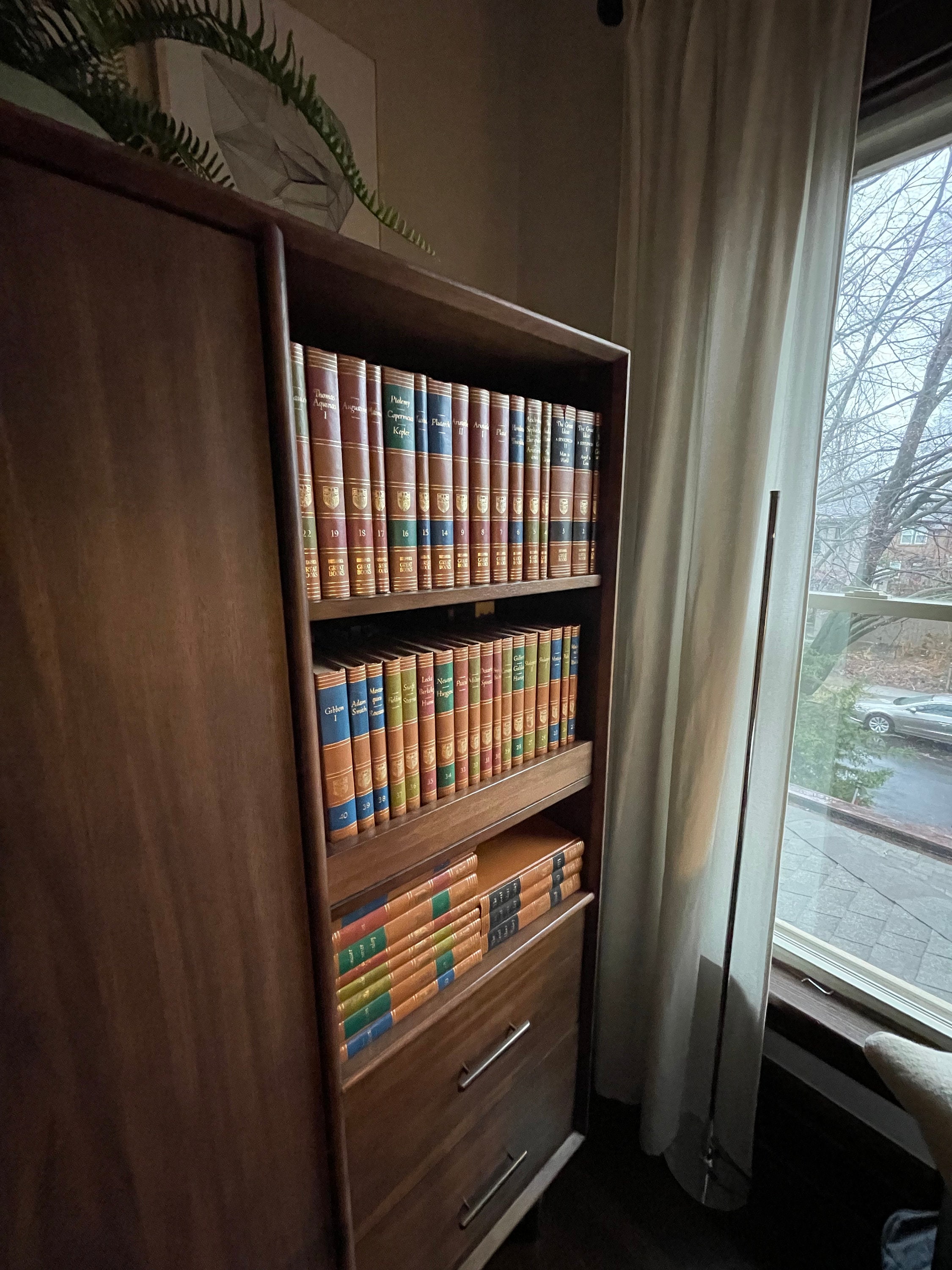 WORLD BOOK ENCYCLOPEDIA SET intelligence overview