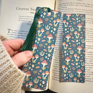 Segnalibro per amanti dei libri: design foresta di funghi - cartoncino plastificato