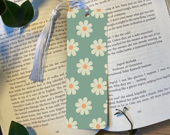 Green Daisy Bookmark | Boho Daisy Bookmark | Flower Pattern Bookmark | Cute Bookmark | Gift for Her | Book Lovers | Flowers