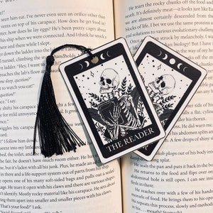 El marcador de cartas del tarot esqueleto del lector / Marcador gótico / Regalo de cumpleaños / Marcador Booktok / Regalos de libro para lectores / Marcador hecho a mano