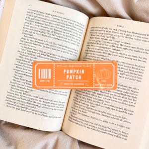 Kürbis Aufnäher Lesezeichen Postkarte | Halloween Lesezeichen | Buchclub | Geburtstagsgeschenk | Gruseliges Lesezeichen | Horror Reader | Bücherwurm Buchliebhaber Geschenk