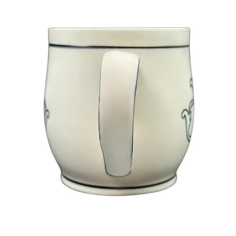 Taza con monograma "T" de Molly Hatch, Anthropologie imagen 9