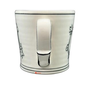 C" monogram initiaal Molly Hatch mok Anthropologie afbeelding 2
