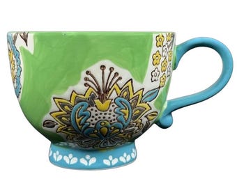 Dutch Wax bloemengroen met blauw handvat mok op voet Coastline Imports