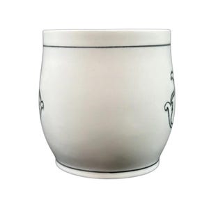Taza con monograma "T" de Molly Hatch, Anthropologie imagen 4