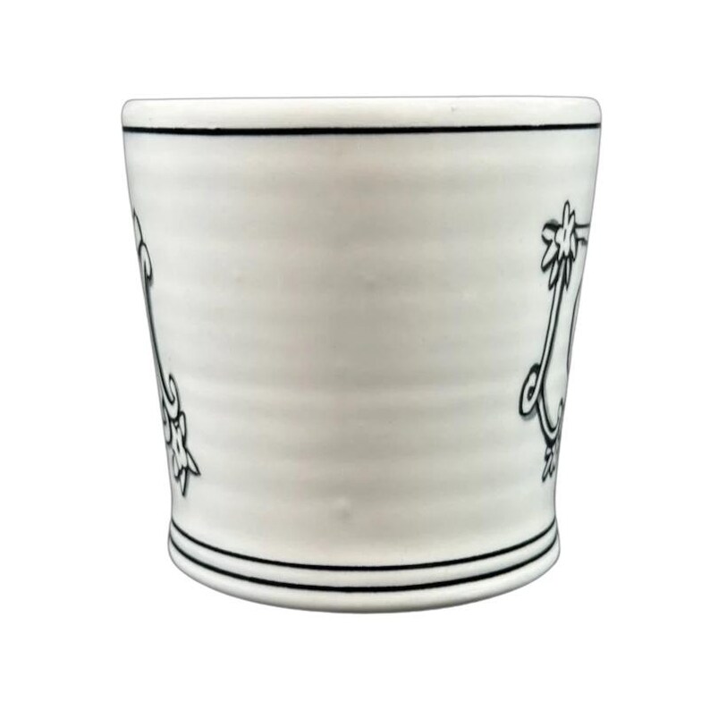 C" monogram initiaal Molly Hatch mok Anthropologie afbeelding 4