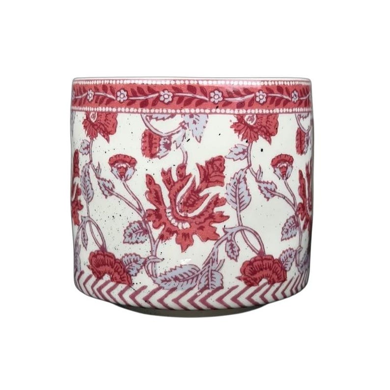 Taza con monograma floral inicial de la letra "R" impresa en bloque, Anthropologie imagen 4