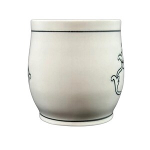 Taza con monograma "T" de Molly Hatch, Anthropologie imagen 11