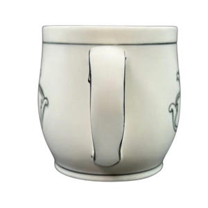 Taza con monograma "T" de Molly Hatch, Anthropologie imagen 2