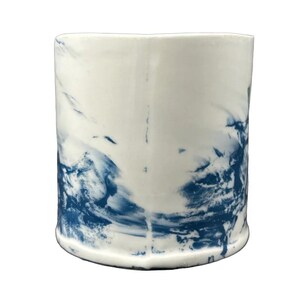 Tasse marbrée avec monogramme « V » lettre Anthropologie image 4