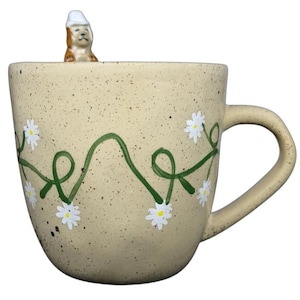 Daisy Garland vintage Mug 3D Dog Urban Outfitters with floral design and dog figurine lid