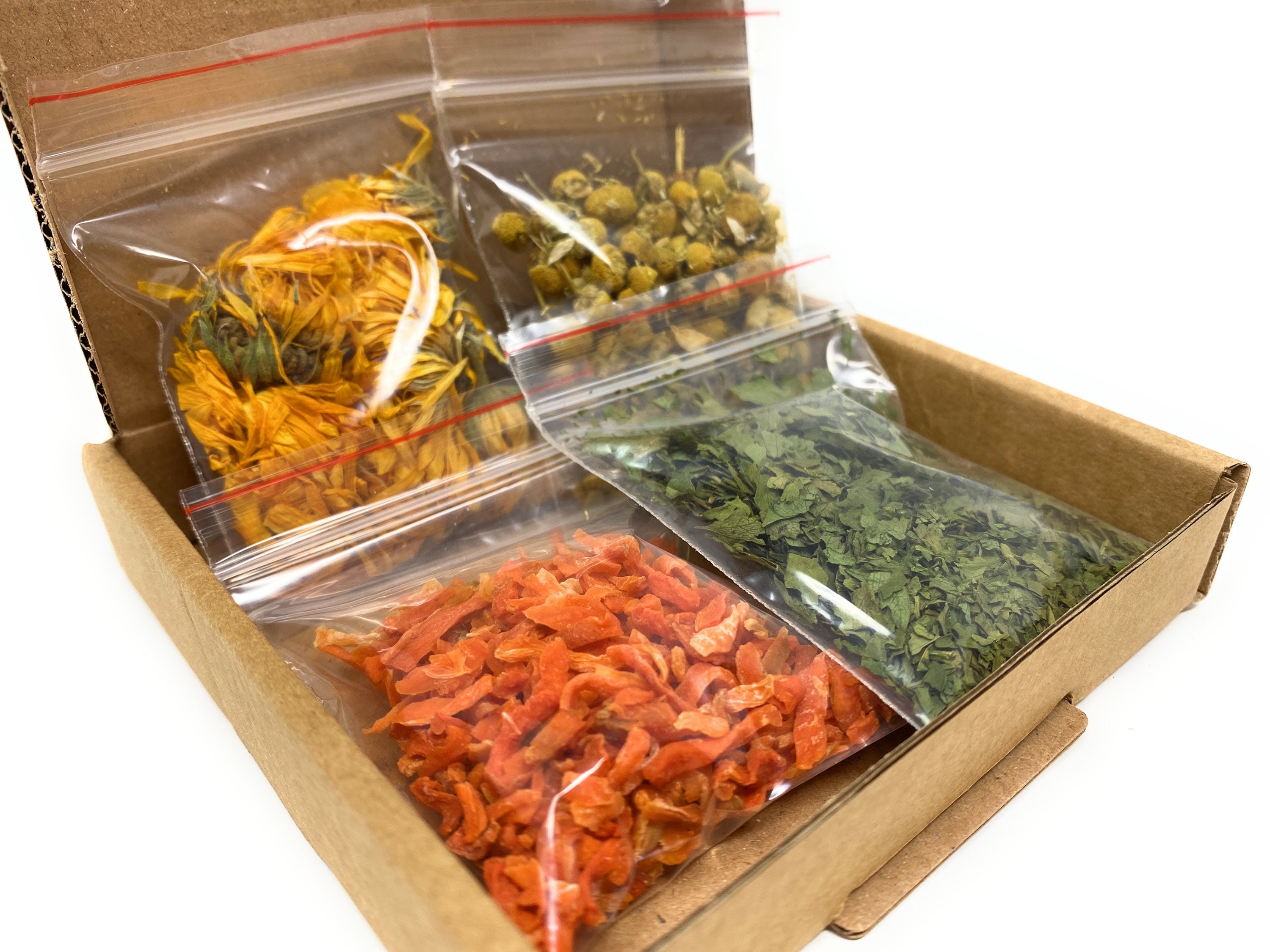 Hay Toppers Bliss Gift Treat Box - Marigold, Camomile, Carrot & Celery