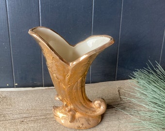 Weeping gold vase