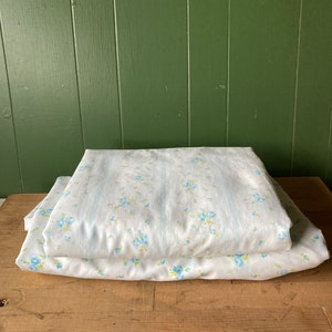 Vintage twin floral sheet set