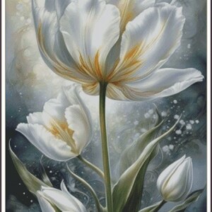 Könnte beinhalten: Ein Aquarellgemälde mit weißen Tulpen und gelben Akzenten. Die Blumen befinden sich in verschiedenen Stadien der Blüte, wobei einige Blütenblätter vollständig geöffnet sind und andere noch in Knospen sind. Grüne Blätter und Stiele tragen die Blumen vor einem weichen, verschwommenen Hintergrund.
