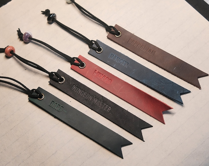 3 Personalized D&D bookmarks, Handmade leather bookmarks, Personalized colors and accessories, Unique customized gift