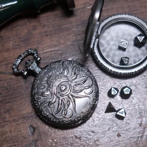 Pocket Watch Case + Mini Metal Dice Set of 7 | Antique Nickel Colour | 3 Pattern Options | Tabletop Board Game Gift
