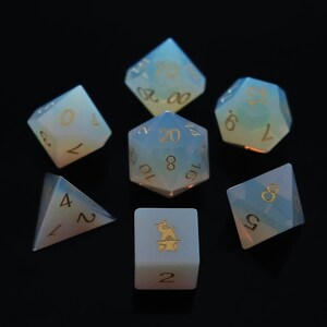 Opalit Würfel Set Edelstein Würfel 7er Set W6 mit Forgic Logo