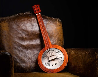 Solid wood, light and thin Travel Padouk Resonator Ukulele (CONCERT) - Banjolele