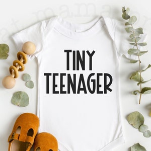 Winziger Teenager SVG & PNG, Kleinkind Mädchen SVG, lustiges Mädchen SVG, Baby Mädchen Spruch, Sarkastisches Kleinkind-Shirt-Svg, Baby-Dusche-Svg