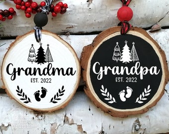 祖父母のオーナメント 2022 SVG および PNG、クリスマス妊娠発表 SVG、赤ちゃん発表クリスマスオーナメント SVG おばあちゃん SVG おじいちゃん SVG
