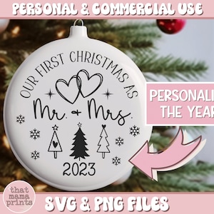 Nosso primeiro Natal como senhor e senhora 2023 SVG e PNG, enfeite de Natal Svg, enfeite de casamento Svg, presente de recém-casado Svg, presente de casamento de inverno Svg