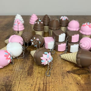 3D Ice Cream Fidget Clicker Keychain - Sensory Stress Relief Toy - Ice Cream Charm