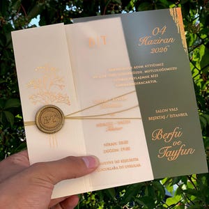 Faire-part de mariage en acrylique sur mesure - cartes de luxe en feuille d'or transparentes à monogramme clair avec enveloppes gold glam