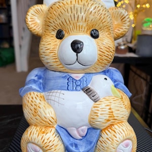 Vintage keramisk nallebjörn kakburk med en anka