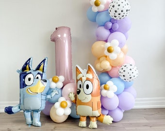Kit de guirnalda de globos con licencia de Bluey, fiesta de cumpleaños temática de Bluey, globo de perro bingo, decoración temática de Bluey, huella de pata para niñas, arco de globos de margaritas