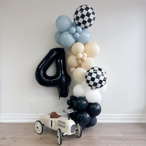 Kit ghirlanda di palloncini a tema auto da corsa Kit arco di palloncini per auto smorzate per il primo compleanno di un bambino Due decorazioni per feste veloci Palloncini a scacchi per auto per il compleanno Fast One