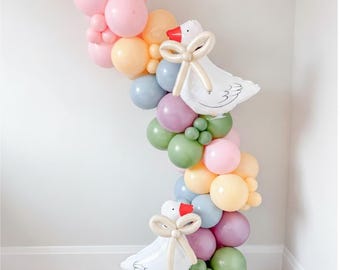Arco de globos de un ganso tonto, guirnalda unisex de un ganso tonto, decoración para el primer cumpleaños de un niño con temática de ganso tonto, telón de fondo de un pato afortunado