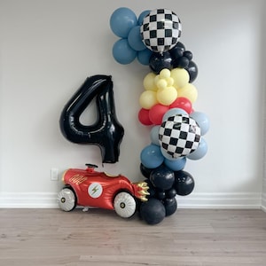 Kit ghirlanda di palloncini a tema auto da corsa Kit arco di palloncini per auto smorzate per il primo compleanno di un bambino Due decorazioni per feste veloci Palloncini a scacchi per auto per il compleanno Fast One