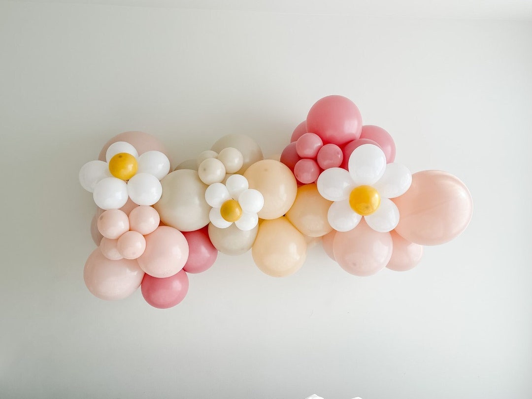 Daisy Garland Felt Flower Banner and Daisy Balloons Aluminum Foil Party  Decorations Boho White Daisy Decor Indoor Outdoor Birthday Baby Shower  Party