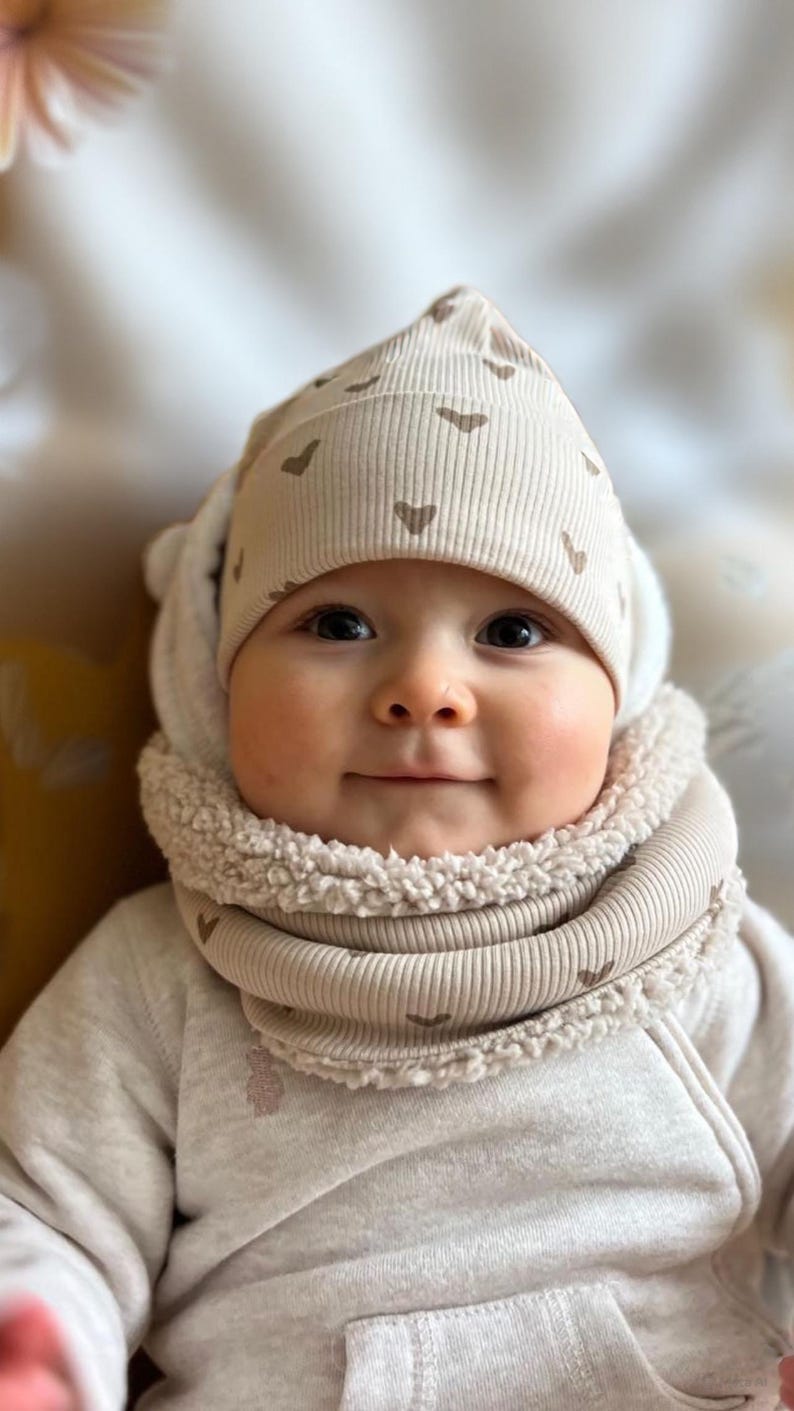 Beanie Baby u. Kind aus Rib-Jersey I Print HEARTS Chocolat I Handmade Mütze Herbst I Statement-Label wählbar imagem 6