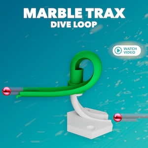 Puede incluir: Una pista de m&aacute;rmol verde con una base blanca y una canica roja rodando a trav&eacute;s de ella. La pista tiene forma de bucle y el texto "MARBLE TRAX DIVE LOOP" est&aacute; en la parte superior de la imagen.