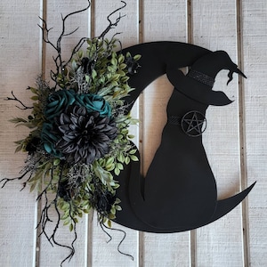 Witchy Black Cat Crescent Moon w/ Wiccan Pentacle • Black & Emerald Flowers • Celestial Door Hanger • Yule Lunar Decor • Cat Lover&#39;s Gift