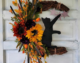 Corona de media luna con forma de gato para Halloween con estrellas • Percha de puerta gótica celestial • Decoración lunar de Halloween • Decoración otoñal de brujas • Regalo para amantes de los gatos