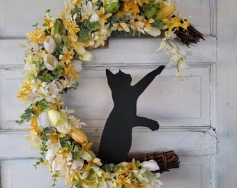 Spring Crescent Moon Black Cat Wreath w/ Tulips & Dangling Flowers • Witchy Cottagecore Door Hanger • Yellow Summer Moon • Kitty Lovers Gift