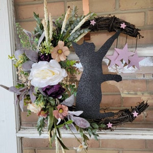 Black Cat Crescent Moon Grapevine Wreath • Cream and Purple Flowers & Stars • Witchy Front Door Hanger • Halloween Lunar Decor • Cottagecore