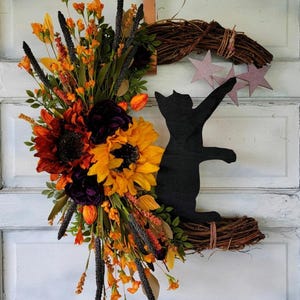 Cat Halloween Crescent Moon Wreath w/ Stars • Gothic Celestial Door Hanger • Halloween Lunar Decor • Witchy Fall Decor • Kitty Lovers Gift