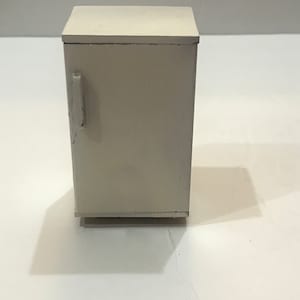Dollhouse Vintage Refrigerator
